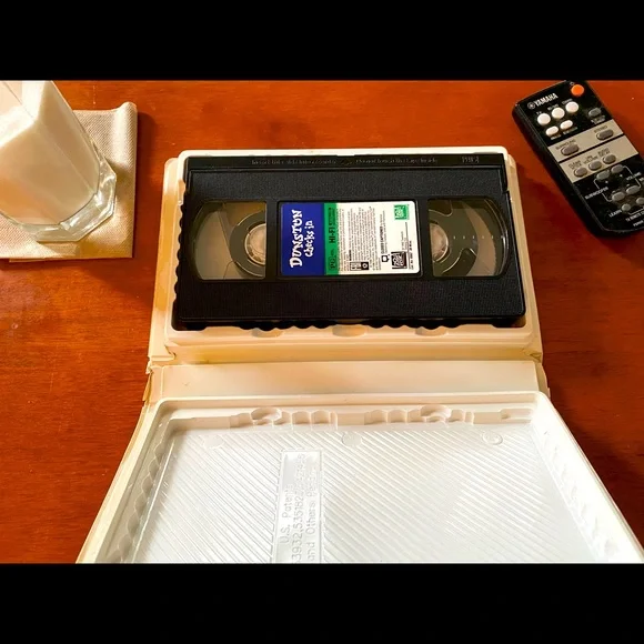 Vintage Dunston Checks In VHS - Picture 2 of 3